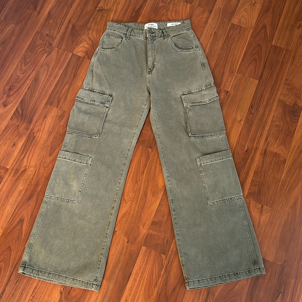 Cotton On Wide-Leg Cargo Pants, Light Green. Size 6